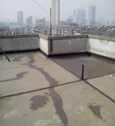 内江市漏水维修 楼顶漏水是什么原因，楼顶漏水维修方法是什么?